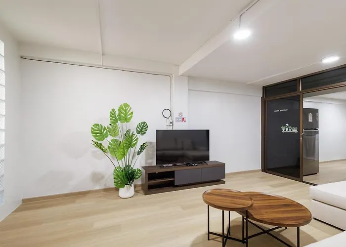 Vakantiehuis Cozy 5-story House, 2 Mins Walk Bts, Bkk