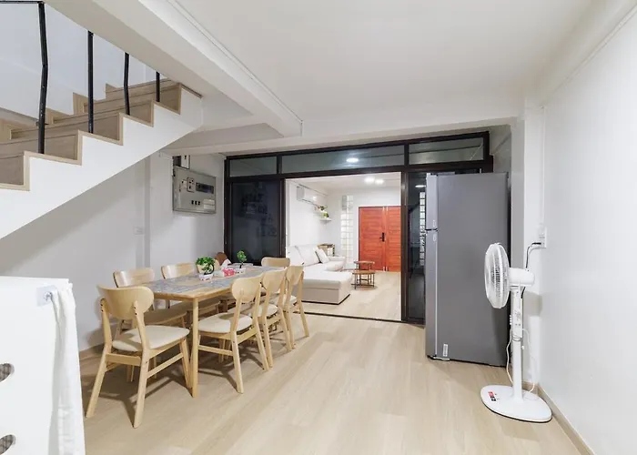 Cozy 5-story House, 2 Mins Walk Bts, Bkk Vakantiehuis Bangkok