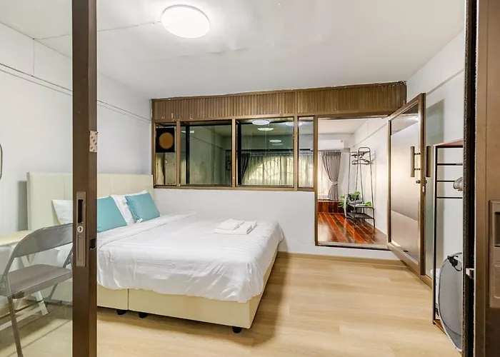 Cozy 5-story House, 2 Mins Walk Bts, Bkk Vakantiehuis *
