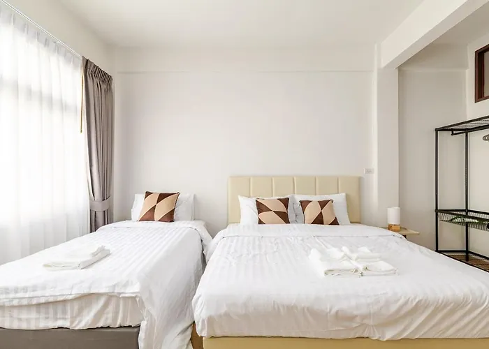 Vakantiehuis Cozy 5-story House, 2 Mins Walk Bts, Bkk