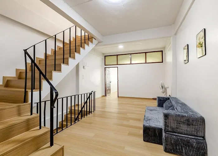 Cozy 5-story House, 2 Mins Walk Bts, Bkk * Bangkok