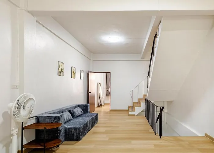 Cozy 5-story House, 2 Mins Walk Bts, Bkk Bangkok