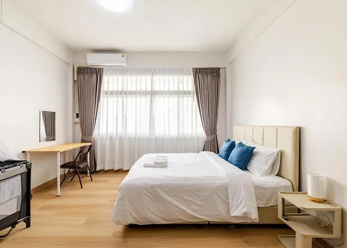 Vakantiehuis Cozy 5-story House, 2 Mins Walk Bts, Bkk *