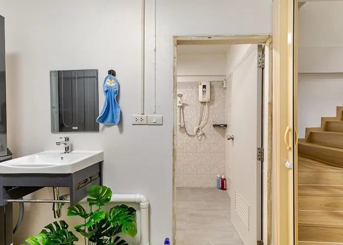 Cozy 5-story House, 2 Mins Walk Bts, Bkk