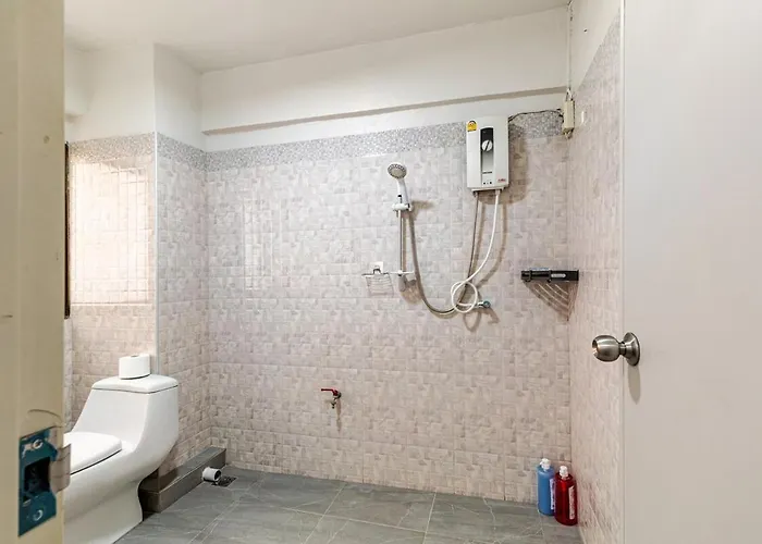 Cozy 5-story House, 2 Mins Walk Bts, Bkk Vakantiehuis Bangkok