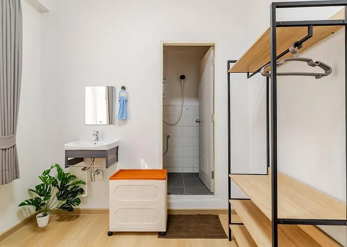 Vakantiehuis Cozy 5-story House, 2 Mins Walk Bts, Bkk Bangkok