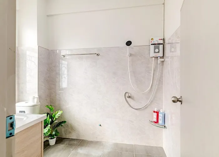 Cozy 5-story House, 2 Mins Walk Bts, Bkk Bangkok