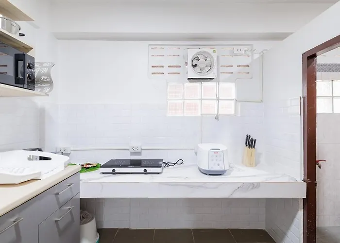 Vakantiehuis Cozy 5-story House, 2 Mins Walk Bts, Bkk Bangkok