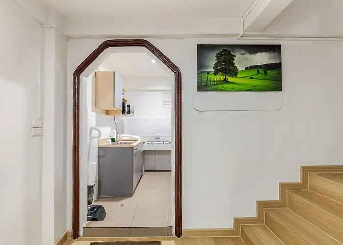 Cozy 5-story House, 2 Mins Walk Bts, Bkk Vakantiehuis