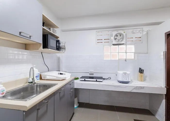 Cozy 5-story House, 2 Mins Walk Bts, Bkk Vakantiehuis *