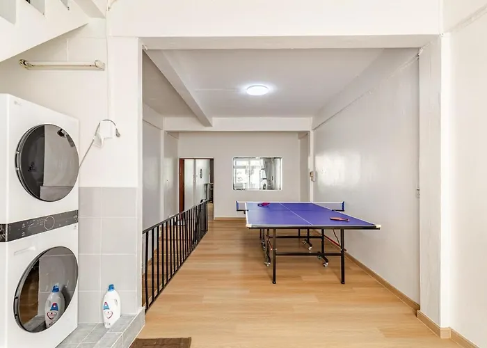 Vakantiehuis Cozy 5-story House, 2 Mins Walk Bts, Bkk Bangkok