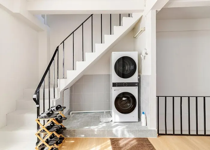 Vakantiehuis Cozy 5-story House, 2 Mins Walk Bts, Bkk *